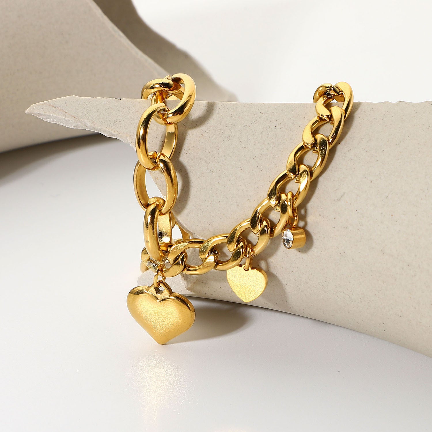 Colgante de circonio redondo de doble corazón al por mayor de hebilla de 18 km brazalete de acero inoxidable chapado en oro